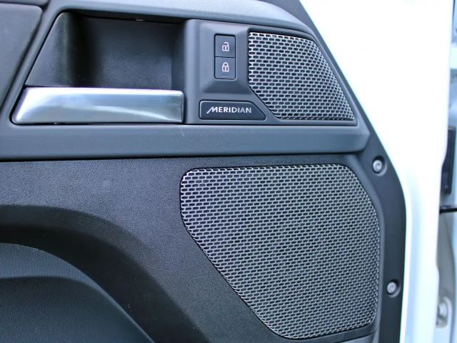 Land Rover Defender 110 Dynamic SE