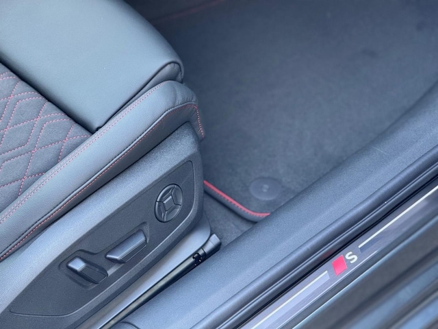 Audi A6 Avant Quattro S-Tronic