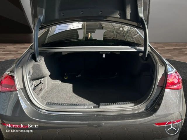 Mercedes-Benz E 200 Sedan