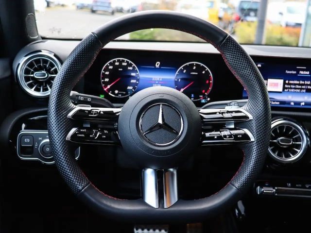Mercedes-Benz A 200 A 200 d AMG Line