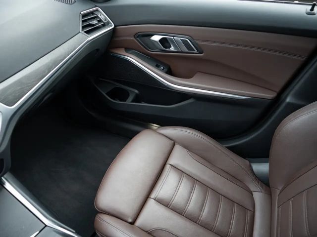 BMW 320 320d M-Sport Sedan