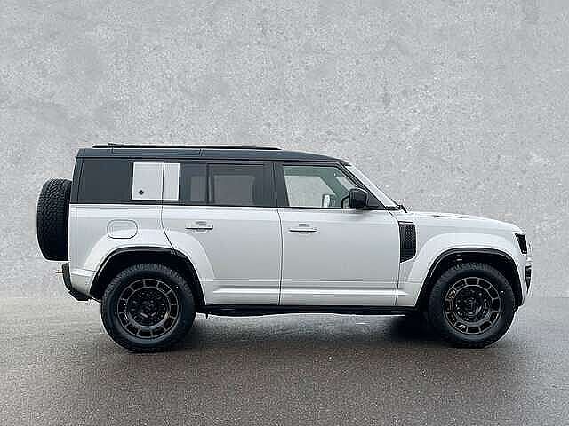 Land Rover Defender 110