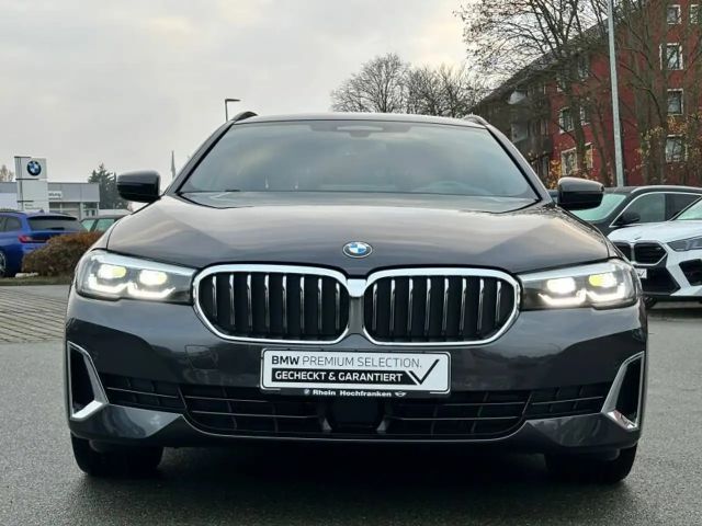 BMW 530 530i Luxury Line Touring xDrive