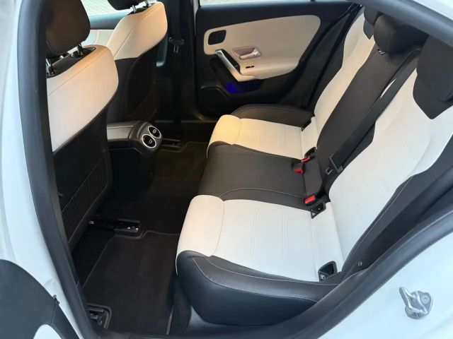 Mercedes-Benz A 250 A 250 e AMG Line