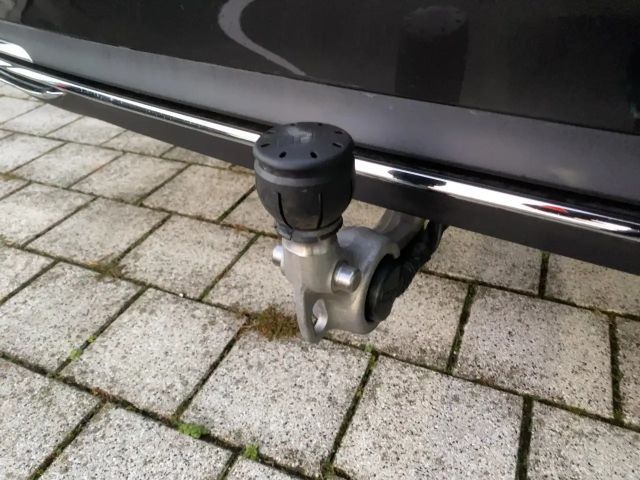 Mercedes-Benz E 220 4MATIC E 220 d Sedan