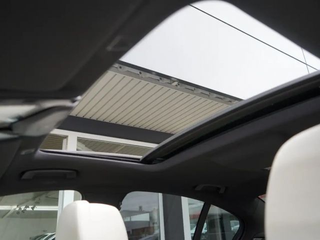 BMW 530 530e M-Sport Sedan