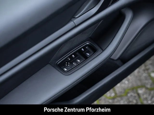 Porsche Taycan 4 Cross Turismo