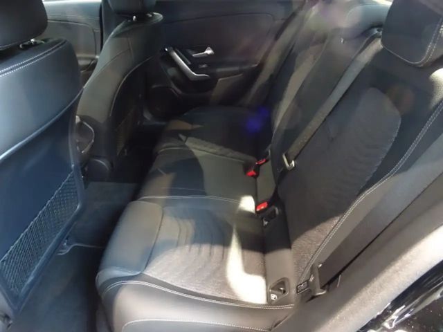 Mercedes-Benz CLA 180 Coupé Progressive