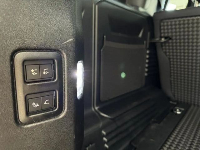 Land Rover Defender 110 Black Pack D300