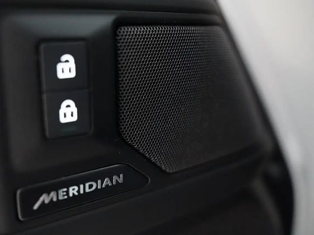 Land Rover Defender 110 D250 Dynamic SE