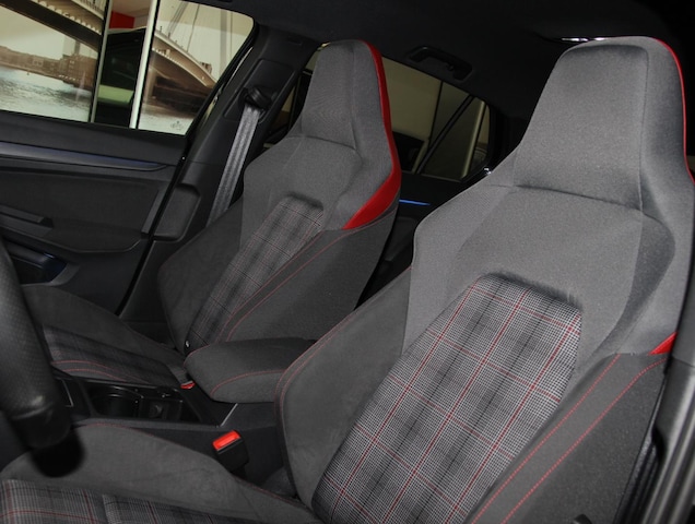 Volkswagen Golf 2.0 TSI DSG