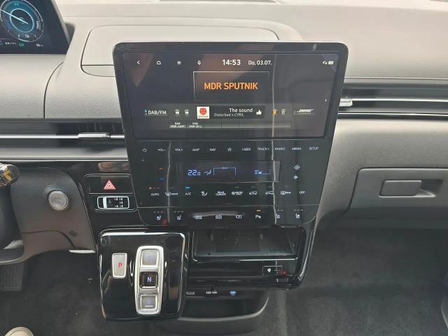 Hyundai Staria Signature