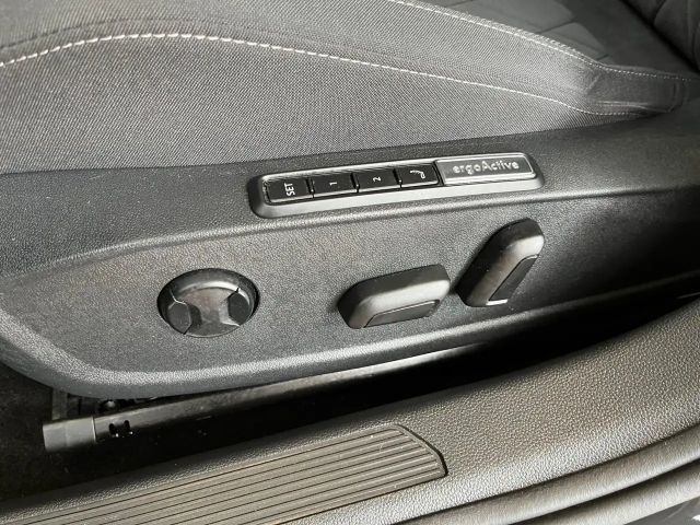 Volkswagen Golf 1.5 eTSI DSG Golf VIII Style