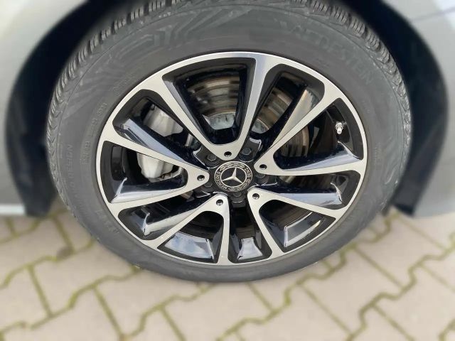 Mercedes-Benz E 220 AVANTGARDE E 220 d Estate