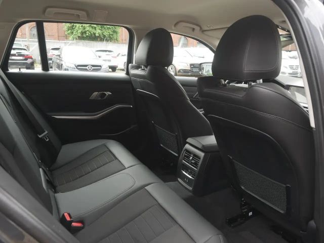 BMW 330 330i Sport Line Touring xDrive