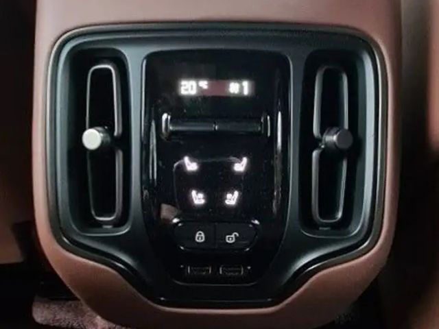 Aston Martin DBX 707/ Standheizung/ Tow Bar/UPE 306€!