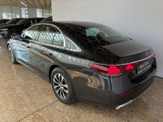 Mercedes-Benz E 200 AVANTGARDE Sedan