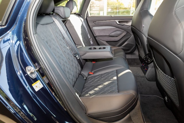 Audi A6 Avant Quattro S-Tronic