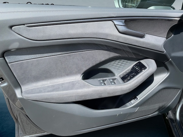 Audi A6 Avant Quattro S-Tronic