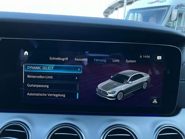 Mercedes-Benz E 220 AMG Line E 220 d Sedan