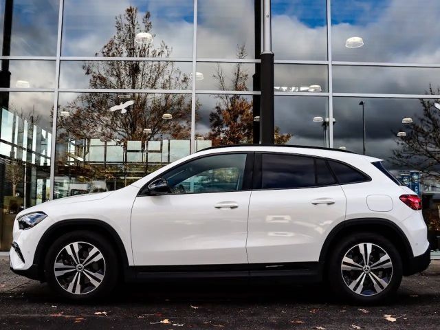 Mercedes-Benz GLA 180 ProgressiveAdvanced/AHK/Kamera/LED/Night