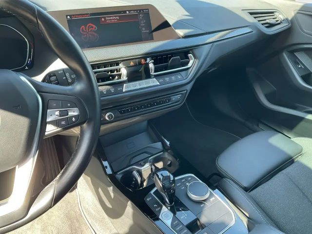 BMW 118 118i Sedan Sport Line