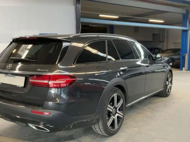 Mercedes-Benz E 200 4MATIC