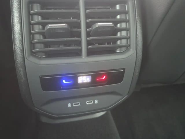 Seat Leon 1.5 eTSI FR-lijn Sportstourer