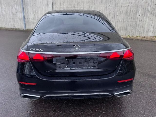 Mercedes-Benz E 220 AMG Line E 220 d Sedan