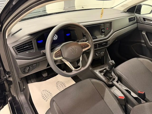 Volkswagen Polo 1,0*8 Fach*Parksensoren*Apple Carplay*Android A...