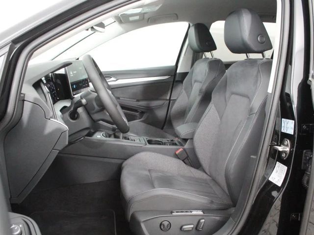 Volkswagen Golf Life Variant