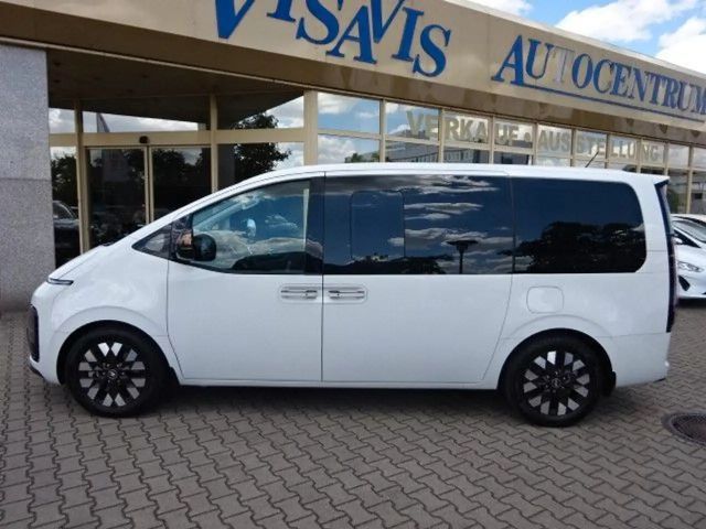 Hyundai Staria Signature