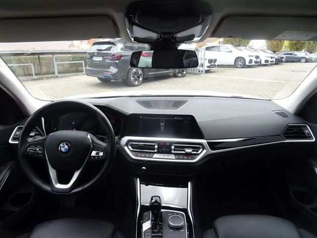 BMW 320 320i Sedan Sport Line