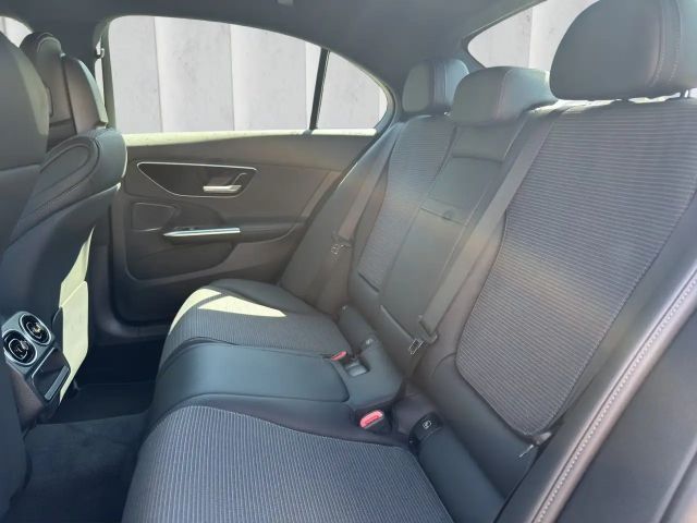 Mercedes-Benz C 180 AVANTGARDE Sedan