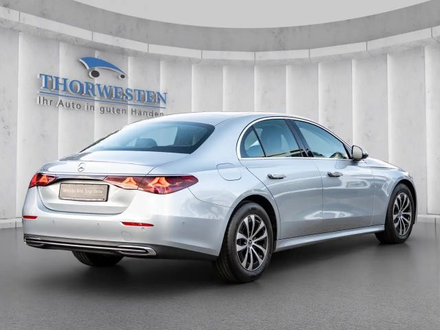 Mercedes-Benz E 200 AVANTGARDE Sedan