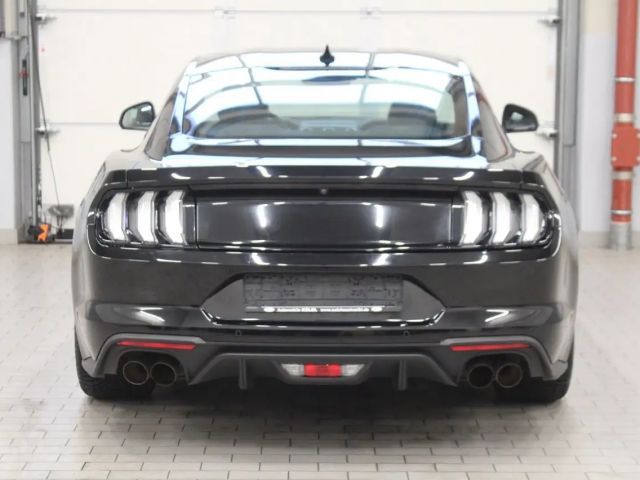 Ford Mustang Fastback GT 5.0 V8