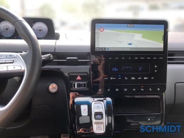 Hyundai Staria Signature