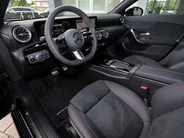 Mercedes-Benz CLA 200 AMG Line Coupé