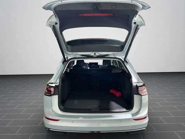 Volkswagen Golf Life Variant