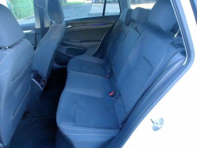 Volkswagen Golf Life Variant