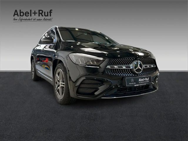 Mercedes-Benz GLA 200 AM+LED+Ambiente+CarPlay+TotW+AHK+360°