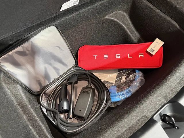 Tesla Model Y AWD Long Range