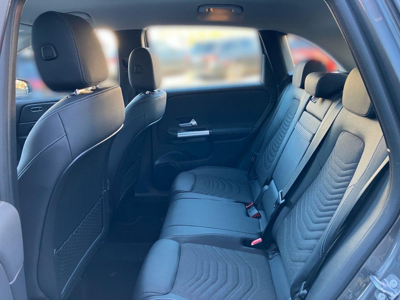 Mercedes-Benz B 180 Sedan