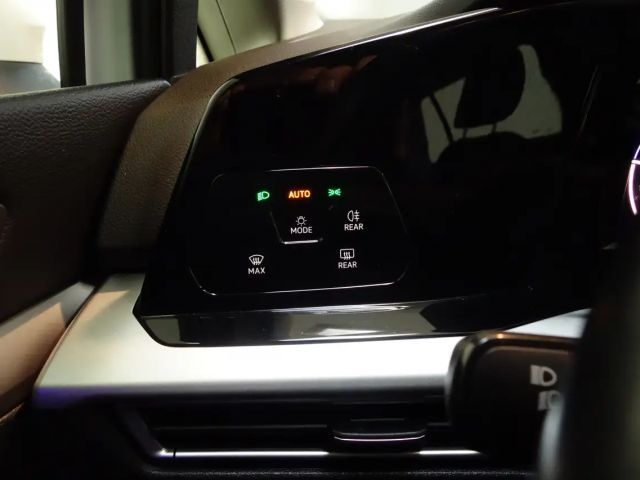 Volkswagen Golf Life Variant