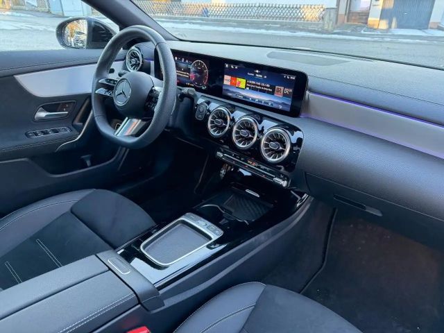 Mercedes-Benz CLA 200 AMG Line Sedan