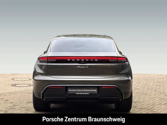Porsche Macan 4