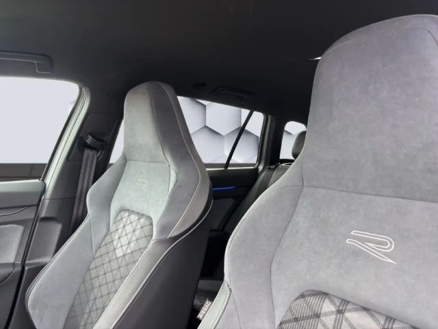 Volkswagen Golf 1.5 eTSI DSG Golf VIII R-Line