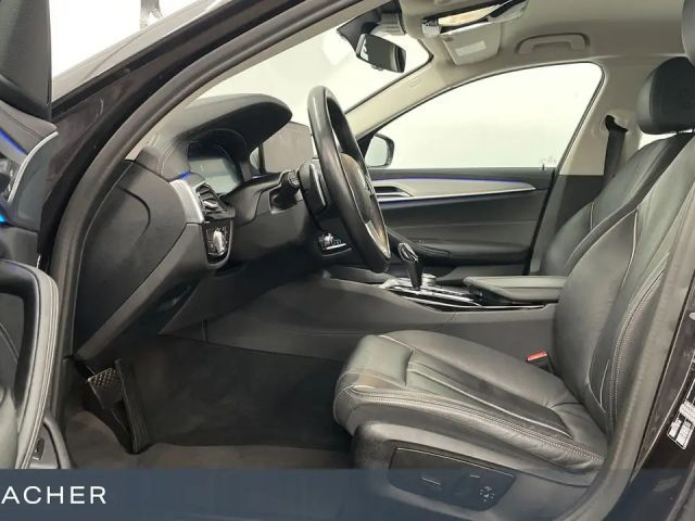 BMW 520 520i Luxury Line Sedan