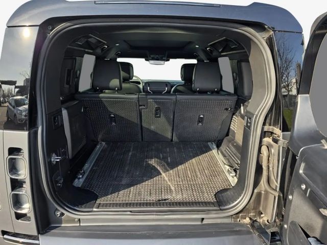 Land Rover Defender 110