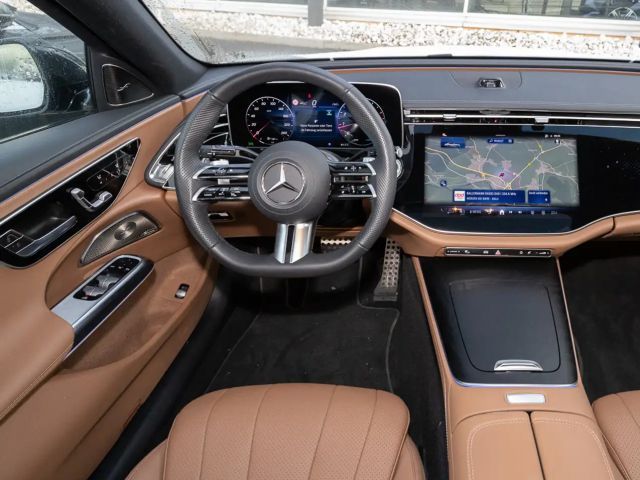 Mercedes-Benz E 200 4MATIC Sedan